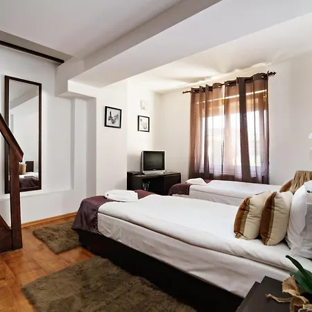 Отель Velinov Boutique 3*