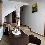 Velinov Boutique