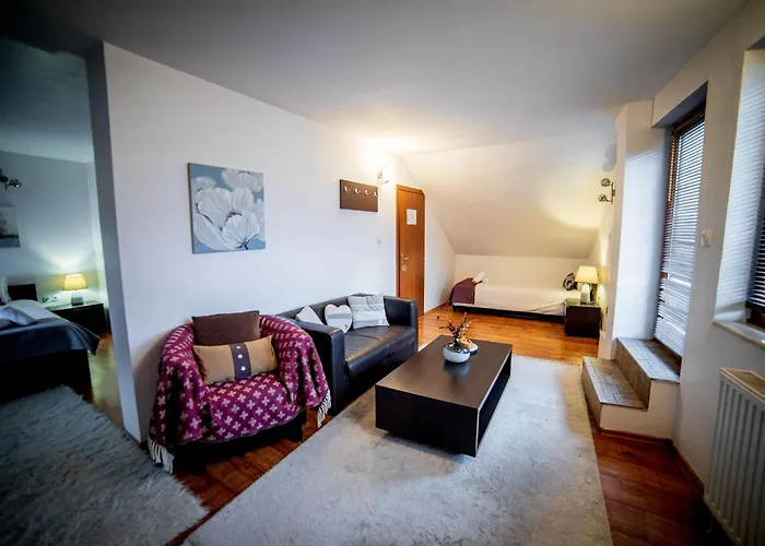 Velinov Boutique With Free Shuttle בנסקו